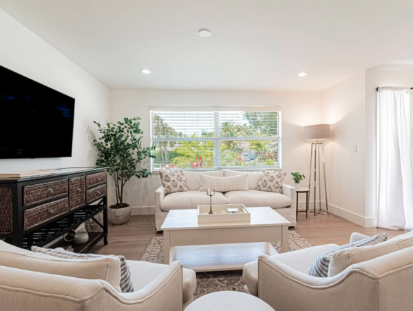 Luxurious Coasal Retreat in Naples - 3-Bedroom, Private Pool